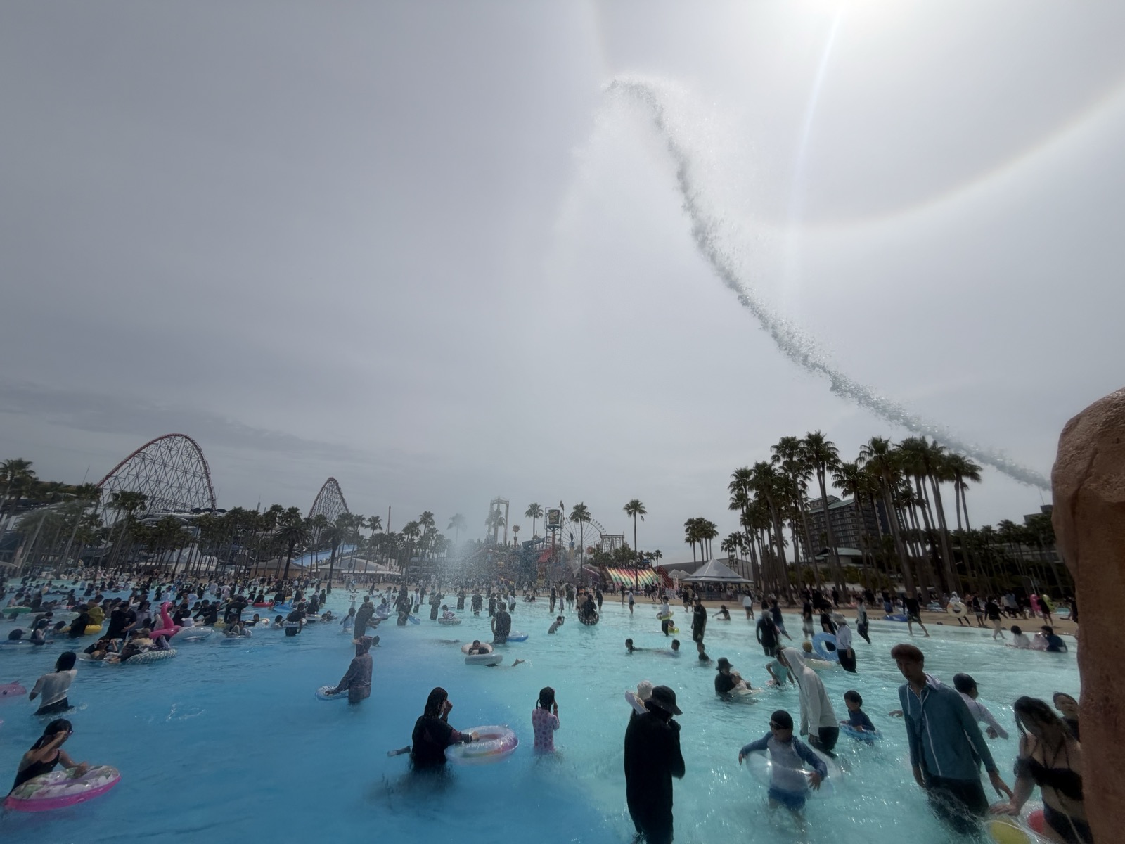 夏休みの日曜日のナガシマ・ジャンボ海水プール